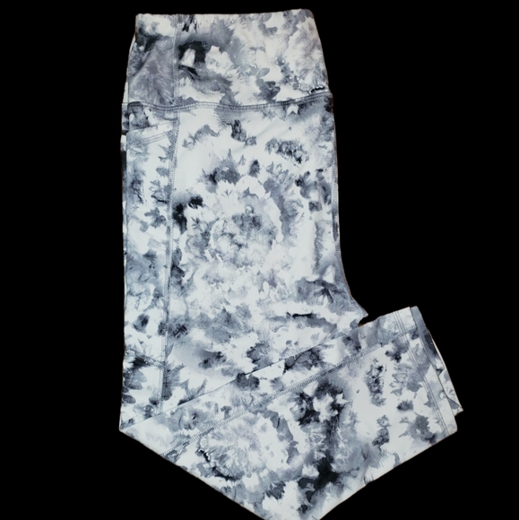 NEW Bebe Sport Capris - Picture 4 of 10